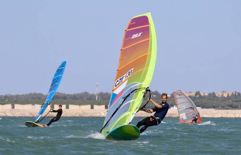 Evropští windsurfaři budou bojovat o poslední místa na olympiádu